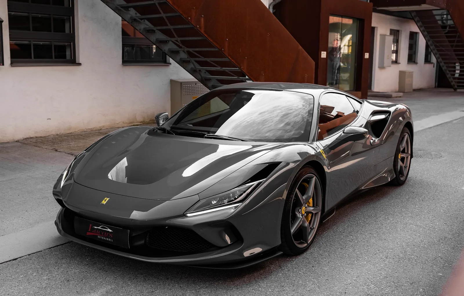 Grauer Ferrari aus dem Lucars Fahrzeugangebot